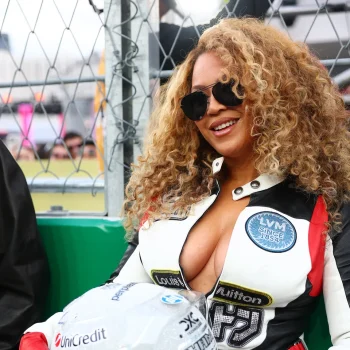 beyonce-is-race-ready-tijdens-de-f1-grand-prix-in-las-vegas-373827