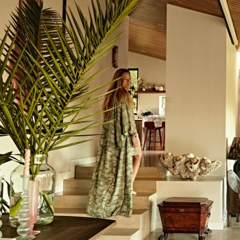 binnenkijken-bij-bibi-van-der-velden-die-haar-paradijselijke-thuis-vond-in-portugal-373955