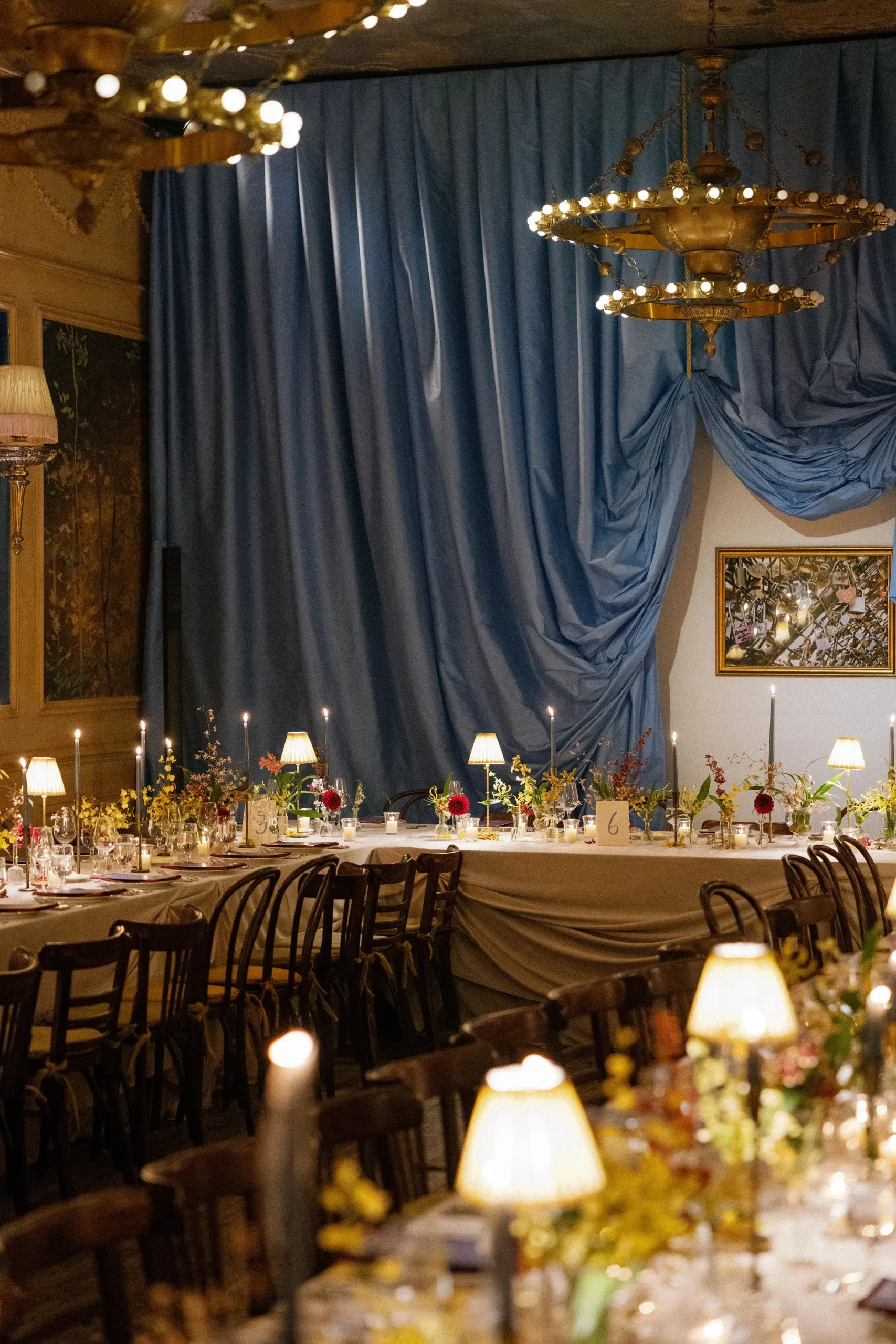 De tafelsetting tijdens de bruiloft