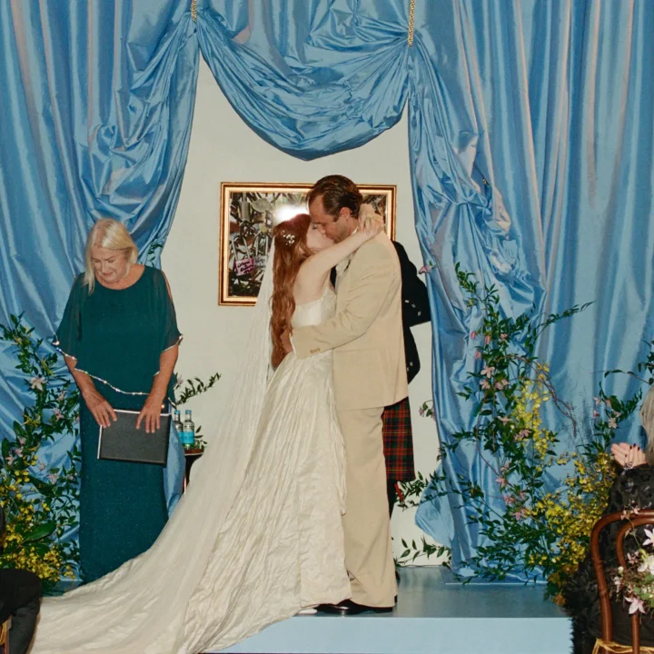 koningin-mathilde-draagt-pak-van-dit-merk-waar-parisiennes-mee-weglopen-371347