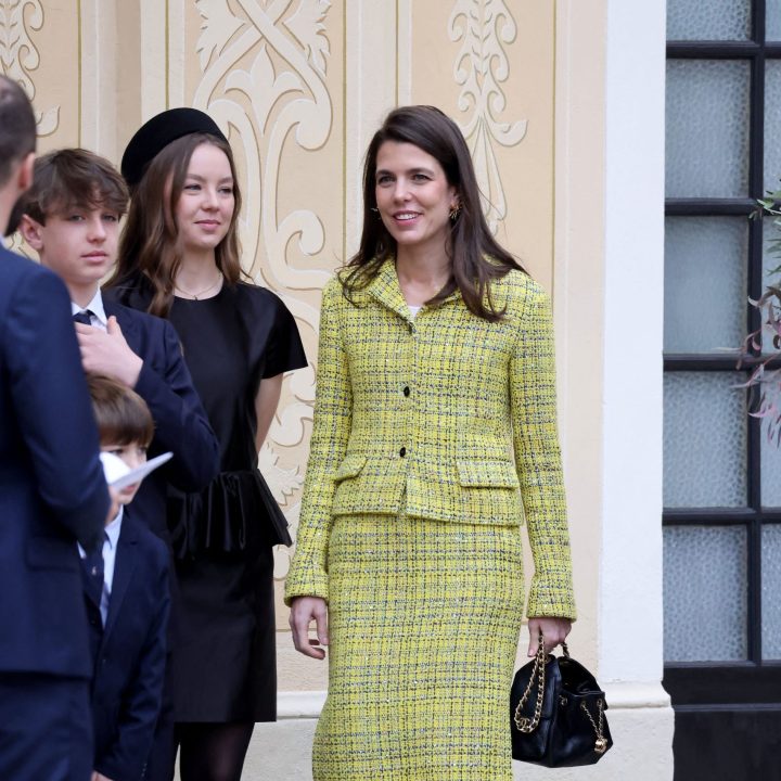 charlotte-casiraghi-straalt-in-klassiek-chanel-pak-tijdens-nationale-feestdag-373549