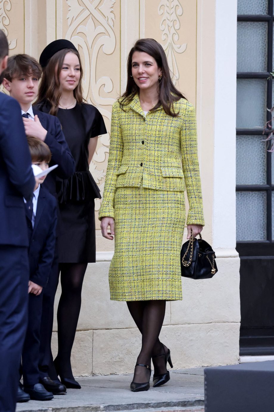 charlotte-casiraghi-straalt-in-klassiek-chanel-pak-tijdens-nationale-feestdag-373549
