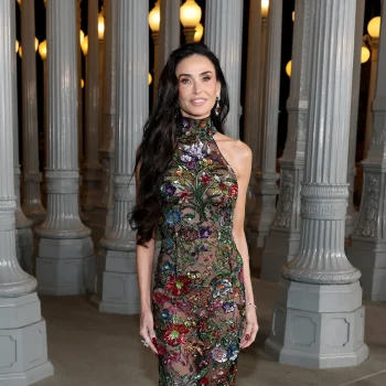 demi-moore-tilt-naked-dressing-naar-een-hoger-niveau-tijdens-het-lacma-gala-370990