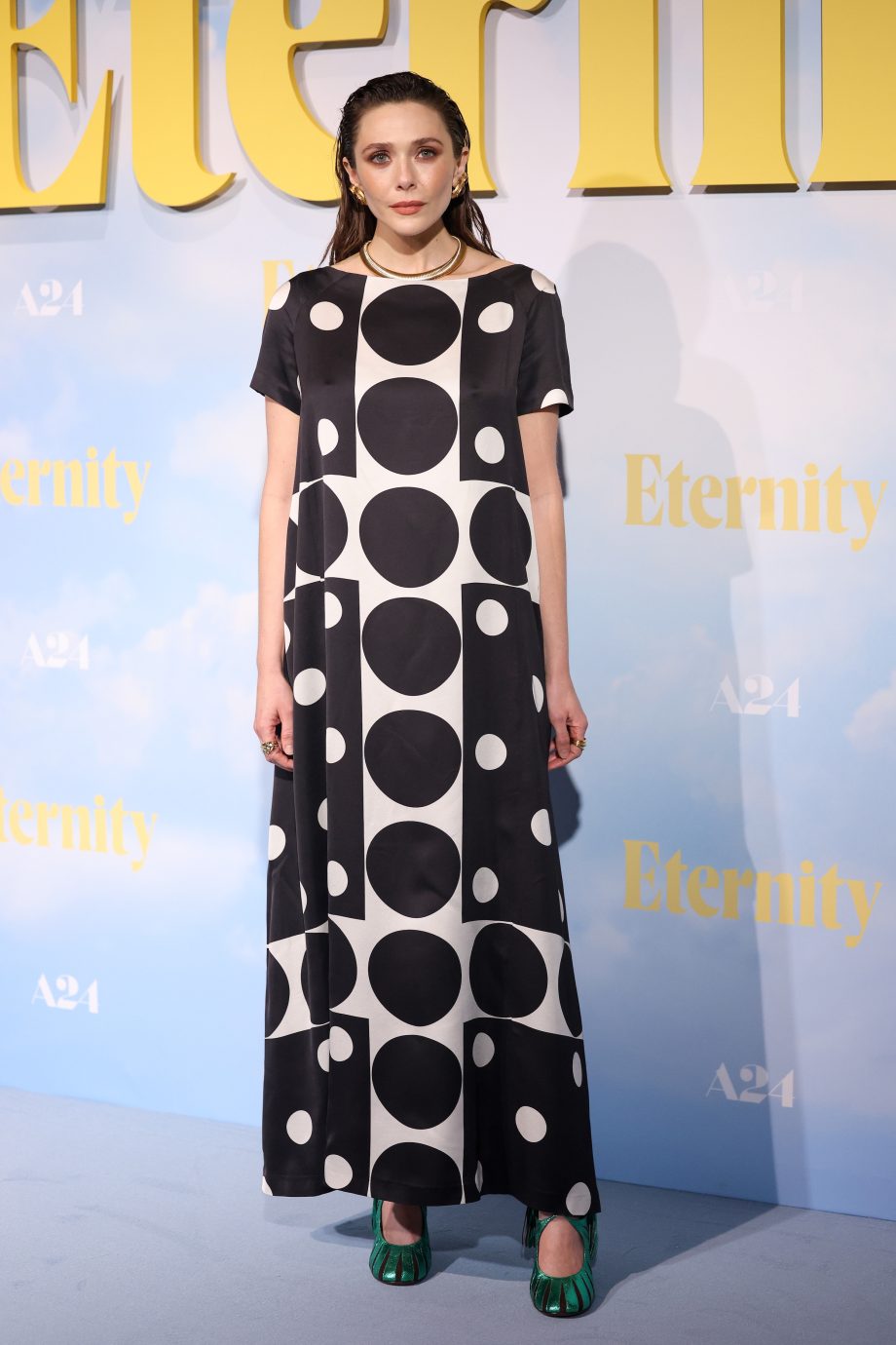 elizabeth-olsen-verschijnt-in-een-prachtige-creatie-van-dries-van-noten-373845