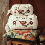 etui toilettas makeup bag - vogue - shopping