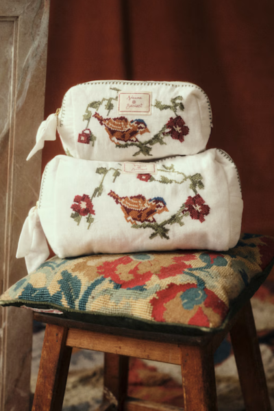 deze-etuis-en-toilettassen-scheppen-orde-in-de-chaos-van-je-tote-bag-373893