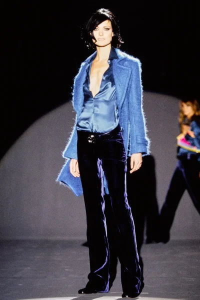 de-fluwelen-broek-uit-de-jaren-90-gaan-we-deze-winter-overal-zien-374286