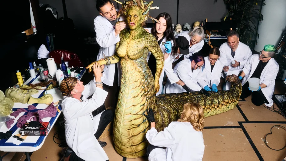 de-halloween-outfit-van-heidi-klum-duurde-een-halfjaar-om-te-maken-371093