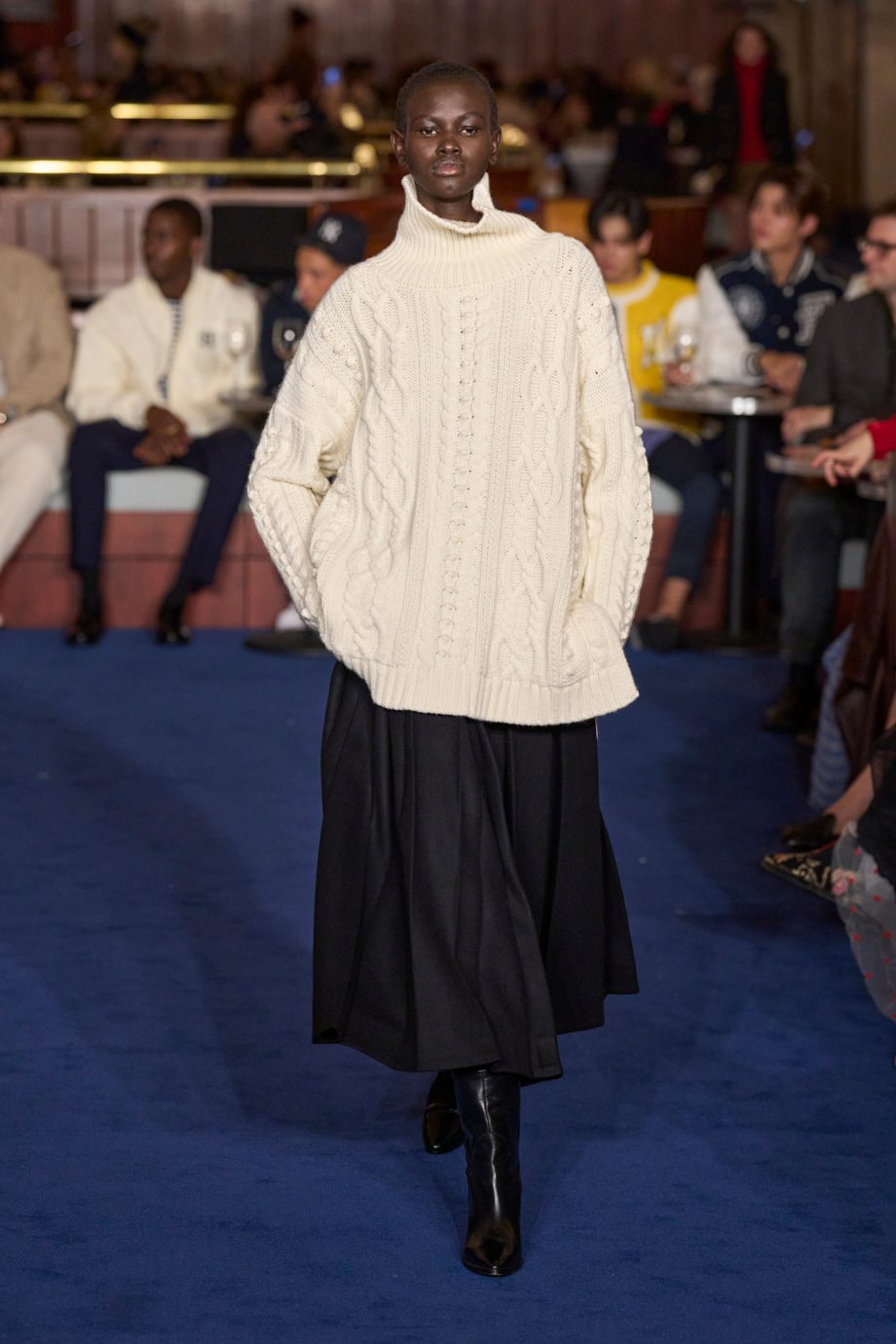 waarom-de-kabeltrui-de-klassieker-is-die-elke-winter-wint-373965