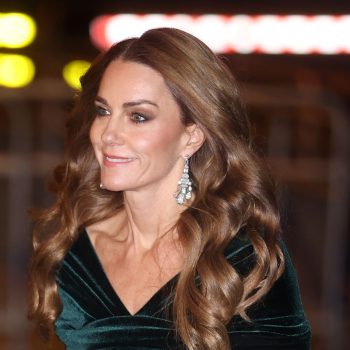 kate-middleton-is-klaar-voor-het-partyseizoen-in-smaragdgroen-fluweel-373569