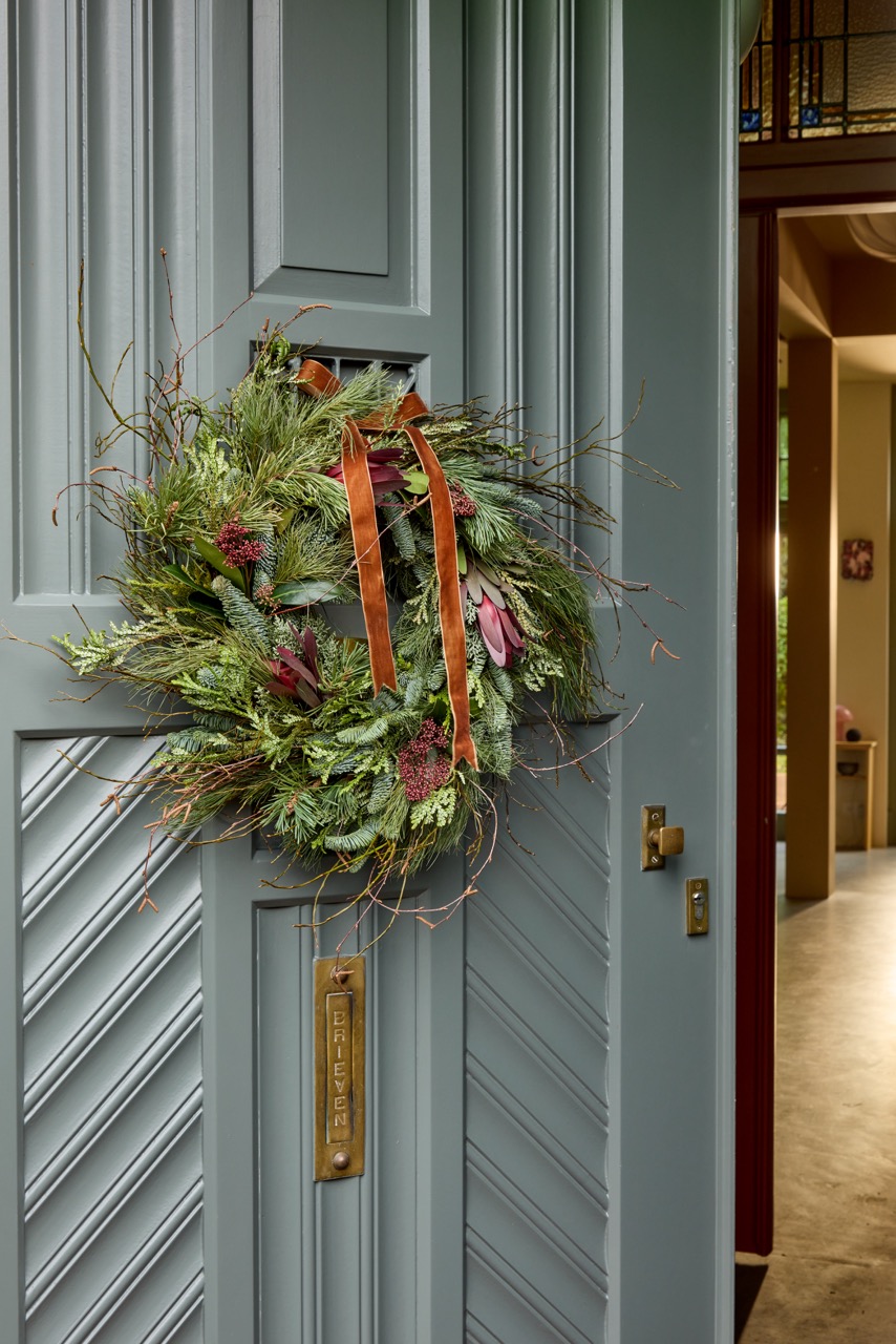 deze-10-kerstkransen-zorgen-dit-seizoen-voor-een-feestelijk-entree-374038