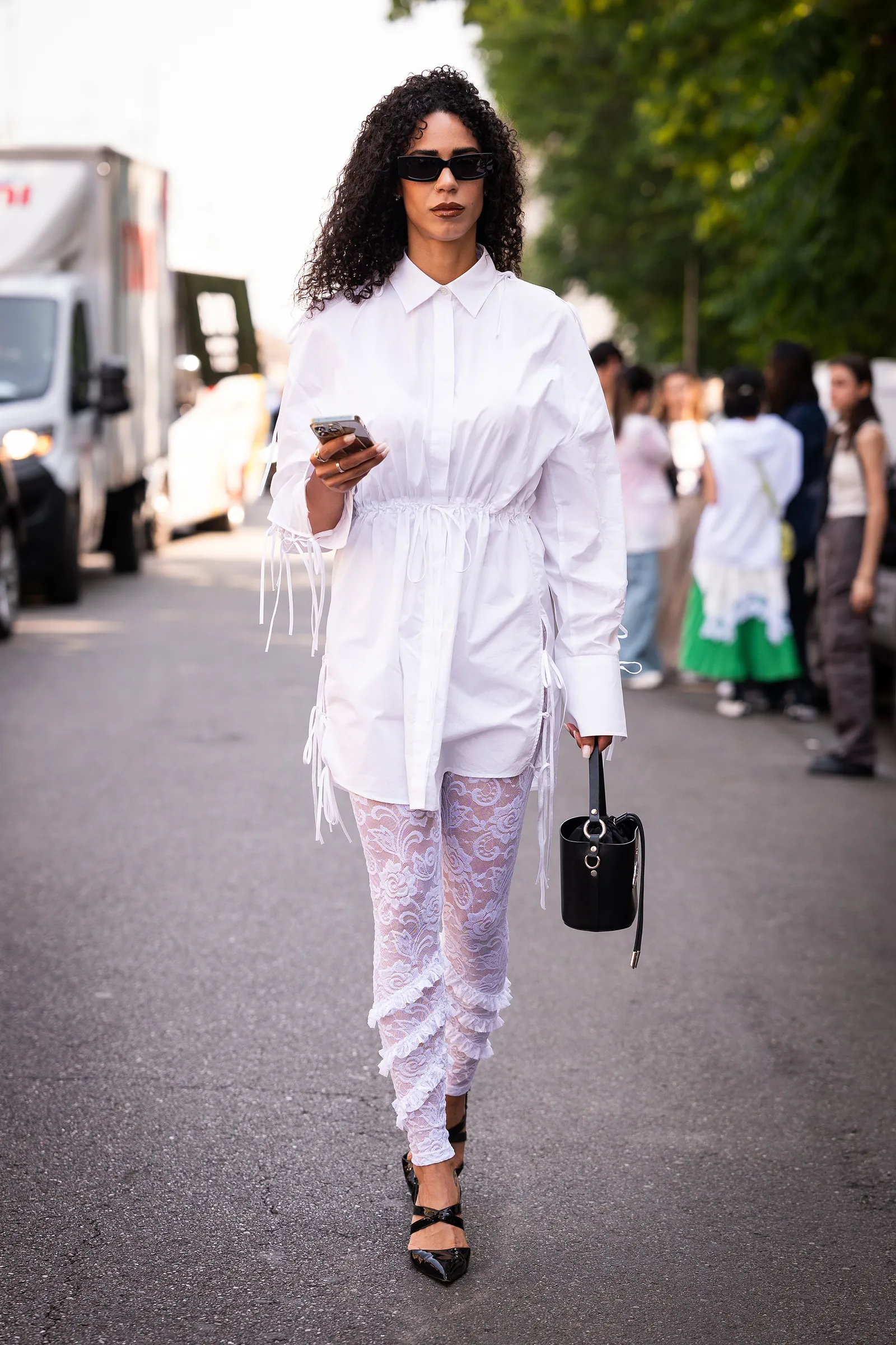 kitten heels witte leggings herfst 2025