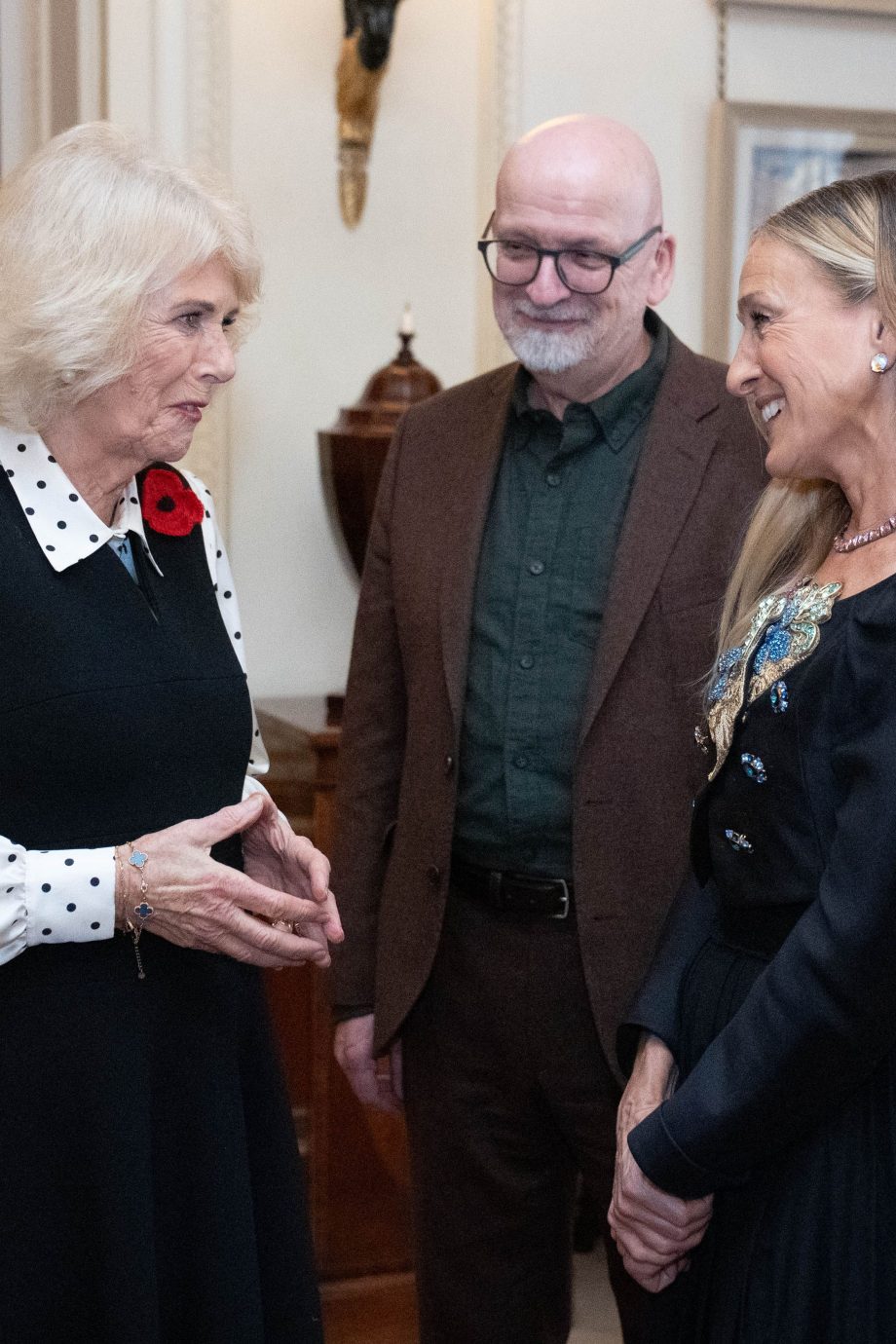 sarah-jessica-parker-en-koningin-camilla-hebben-een-verrassend-matching-moment-372697