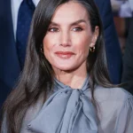 Koningin Letizia draagt leren rok