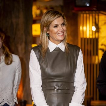koningin-maxima-komt-met-een-slimme-stylingtruc-voor-een-leren-jurk-371373