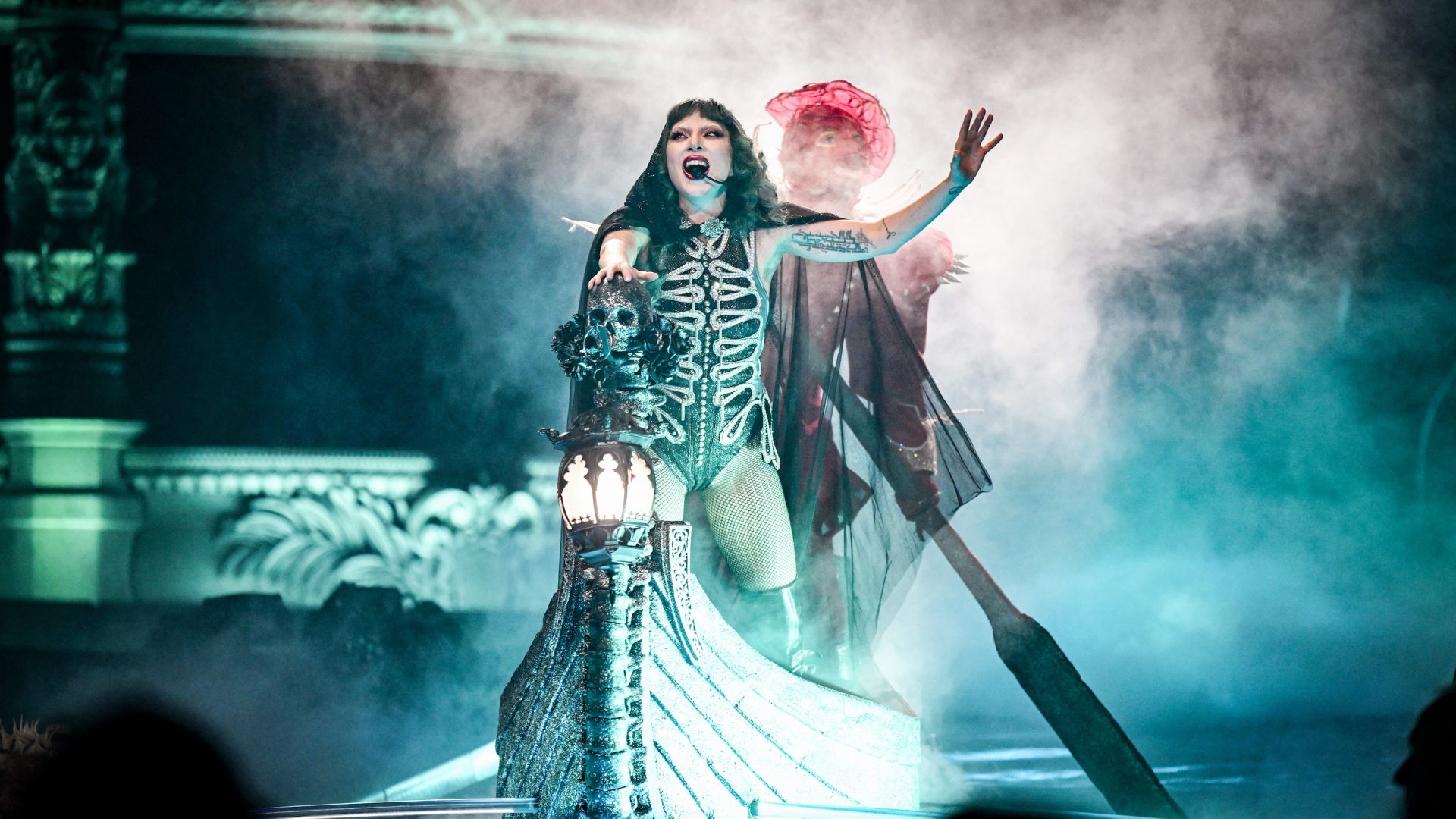 ミュージシャン LADY GAGA MAYHEM BALL - DANCE OR DIE XL Lady Gaga's show in de Ziggo Dome is de droom van elke goth girl