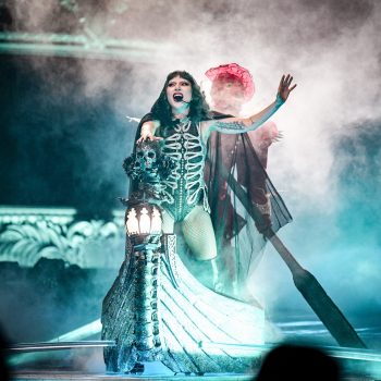 lady-gagas-mayhem-ball-garderobe-is-de-droom-van-elke-goth-girl-372014