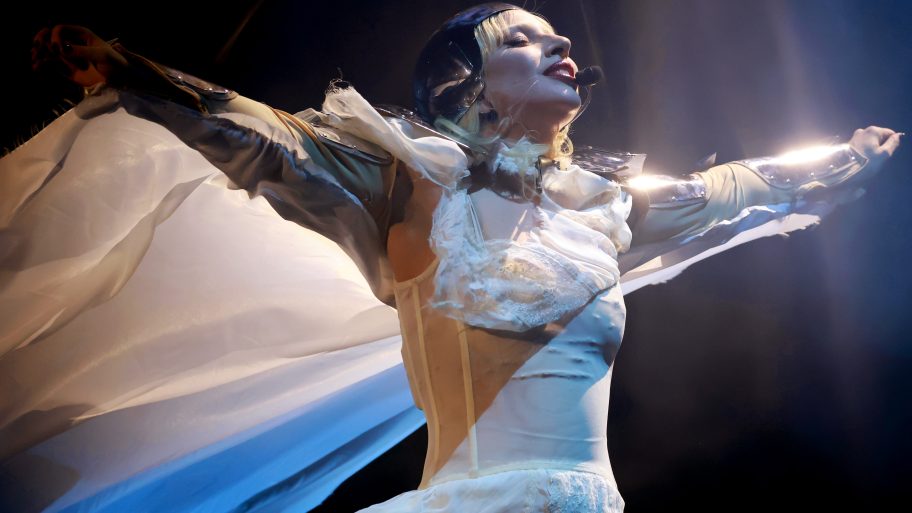 42-outfits-die-bewijzen-dat-lady-gaga-de-ultieme-fashion-shapeshifter-is-371919