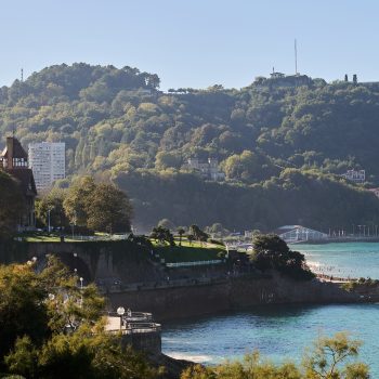 ik-reisde-naar-het-prachtige-stukje-noord-spanje-waar-balenciaga-vandaan-komt-374525