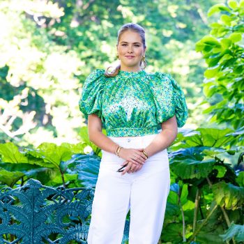 deze-betaalbare-sneakers-van-amalia-shoppen-we-zelf-ook-graag-372943