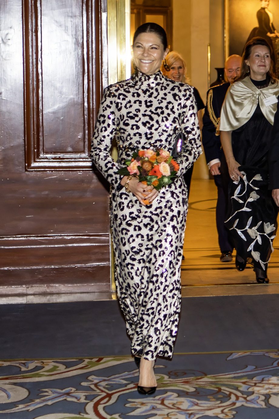 prinses-victoria-gaat-voor-een-gedurfde-feestlook-met-luipaardprint-371532