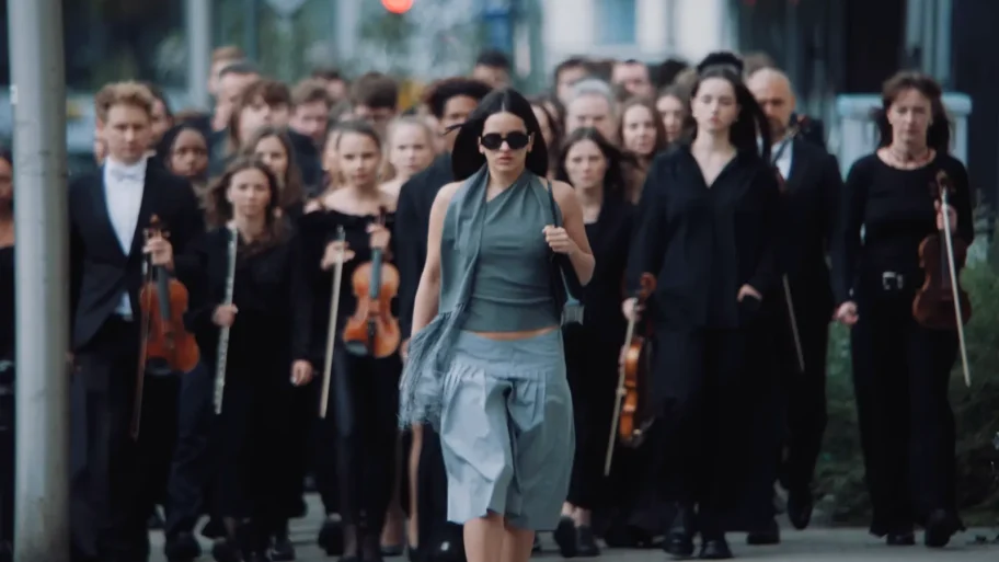 hoe-archiefmode-en-couture-rosalias-nieuwe-lux-stijl-definieren-372040