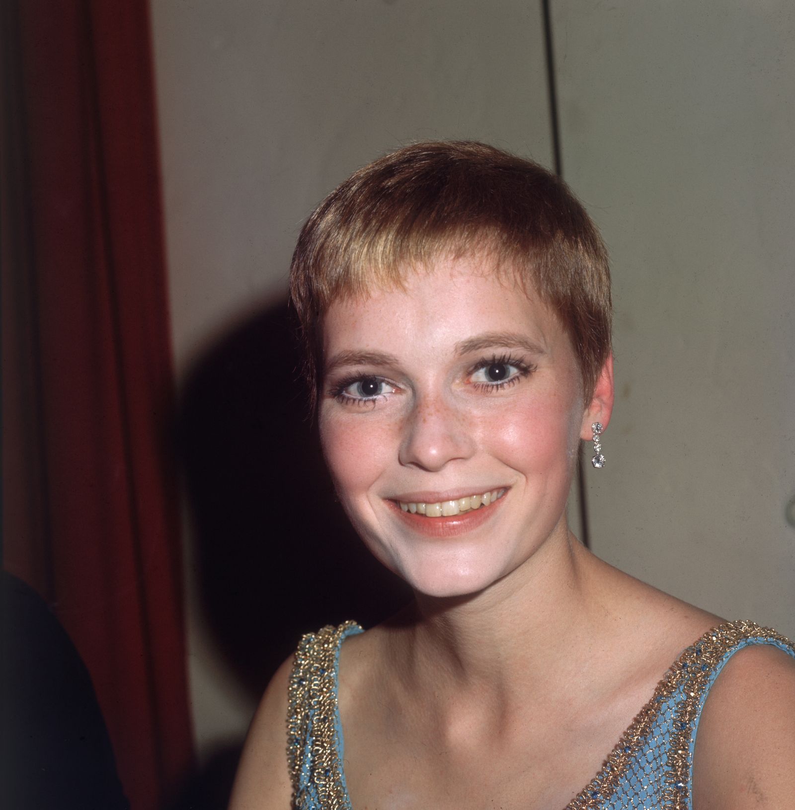 Mia Farrow met een tomboy cut