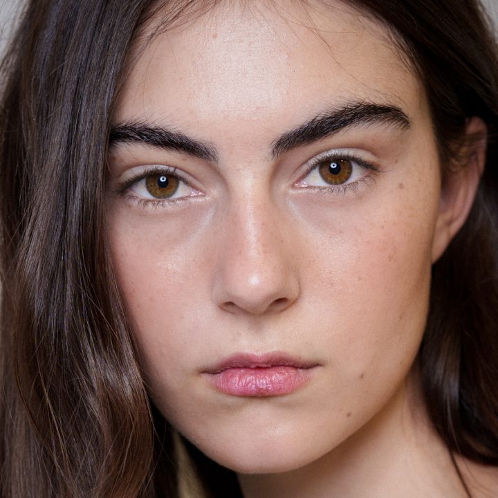 deze-negatieve-effecten-heeft-alcohol-op-je-huid-en-zo-kun-je-ze-beperken-374129