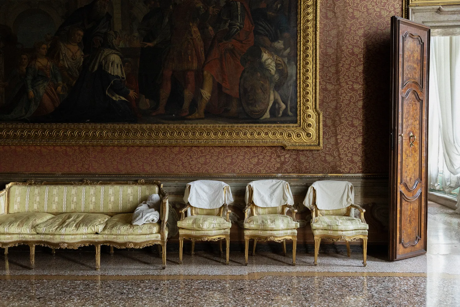 Binnen in de Dries van Noten Fondazione