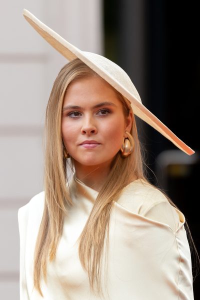 van-chique-jurken-tot-trendy-boots-de-beste-looks-van-prinses-amalia-in-2025-377603