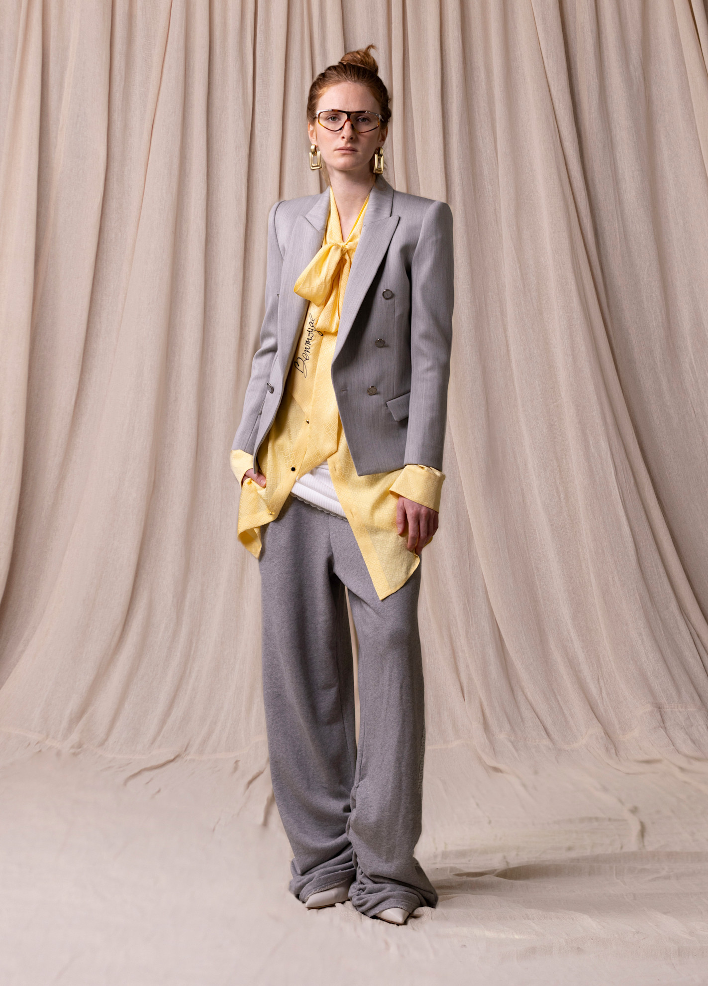 Kleurcombinatie geel en grijg.