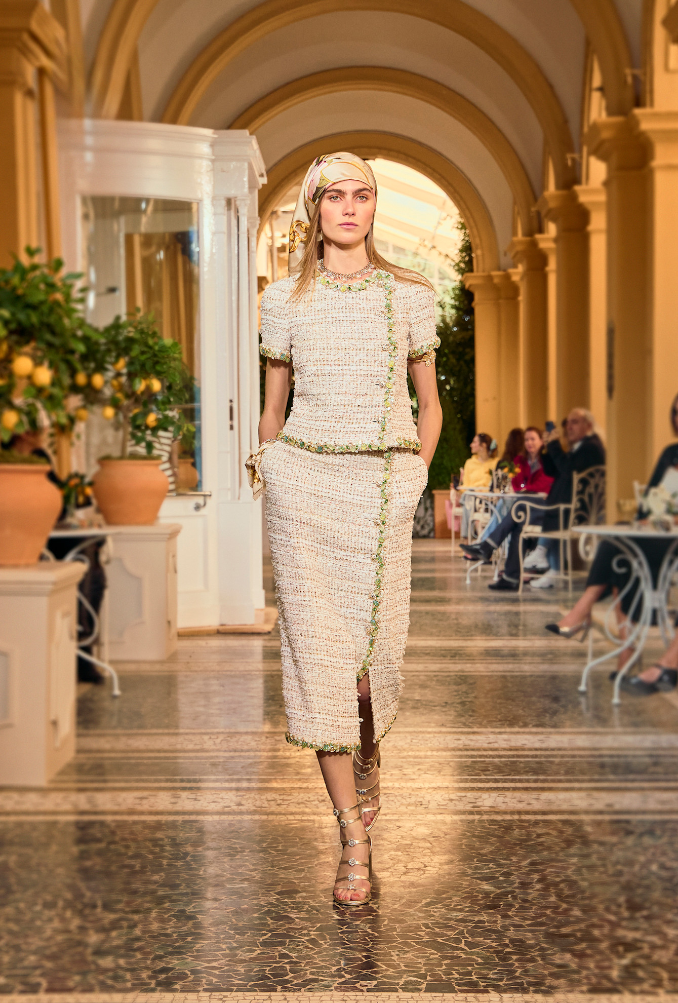 Mia Armstrong bij Chanel Resort 2026