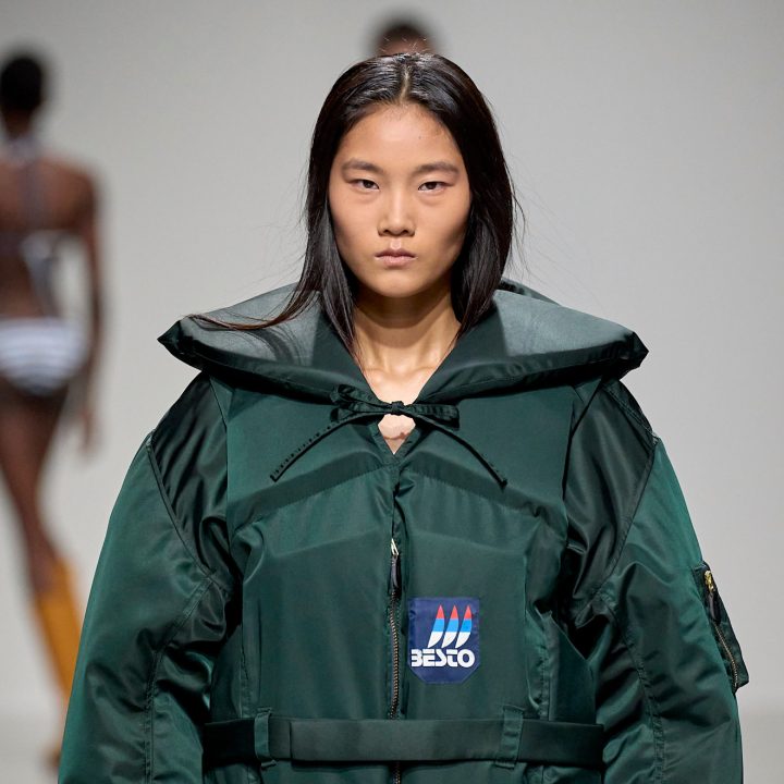 ik-wandelde-een-maand-lang-elke-dag-met-een-verzwaard-vest-en-dit-is-het-effect-375935