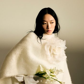 editors-pick-deze-items-mogen-niet-ontbreken-in-de-feestdagenlooks-van-de-vogue-redactie-376851