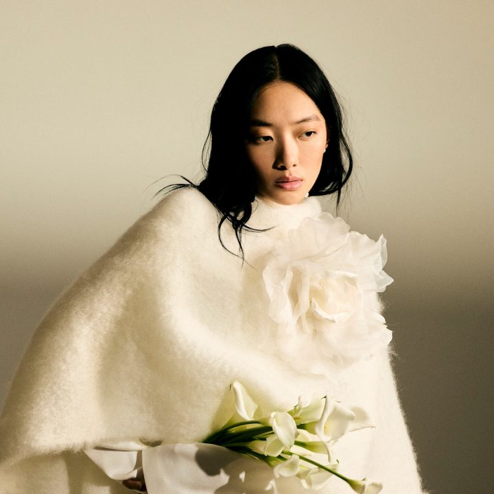 editors-pick-deze-items-mogen-niet-ontbreken-in-de-feestdagenlooks-van-de-vogue-redactie-376851