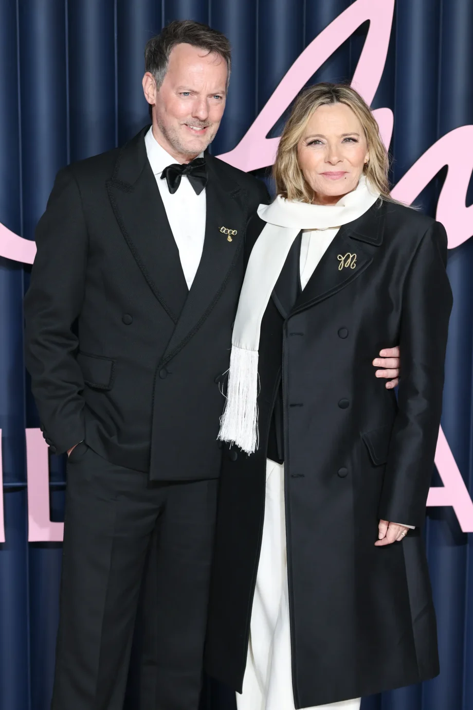 kim-cattrall-droeg-een-chic-pak-van-dior-tijdens-haar-intieme-bruiloft-in-londen-375892