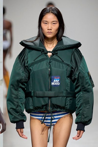 ik-wandelde-een-maand-lang-elke-dag-met-een-verzwaard-vest-en-dit-is-het-effect-376028