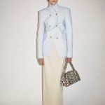 Een blazer en een rok bij Khaite pre-fall 2026