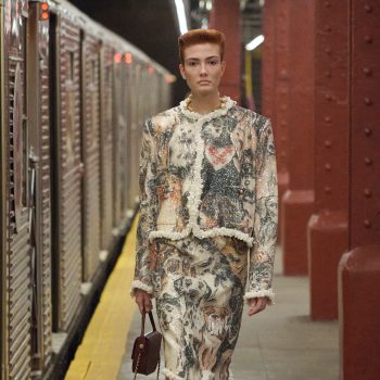 chanel-komt-met-het-ultieme-pak-voor-alle-hondenliefhebbers-375235