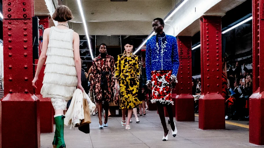 deze-modellen-maakten-hun-debuut-bij-de-nieuwste-chanel-show-375306