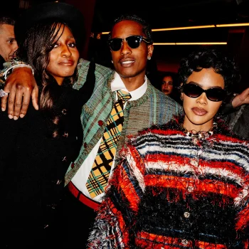 deze-sterren-zaten-allemaal-front-row-bij-de-chanel-metiers-dart-2026-show-375164