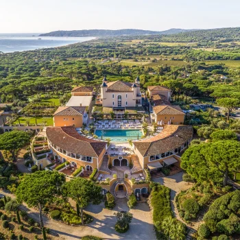 the-white-lotus-seizoen-4-speelt-zich-af-in-dit-glamoureuze-hotel-in-saint-tropez-380187