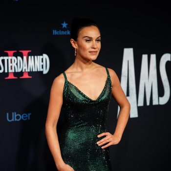 holly-brood-draagt-deze-argentijnse-designerjurk-tijdens-premiere-amsterdamned-ii-375136