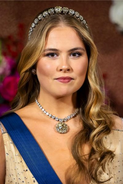 prinses-amalia-schittert-in-diamanten-tijdens-staatsbezoek-uit-finland-376359