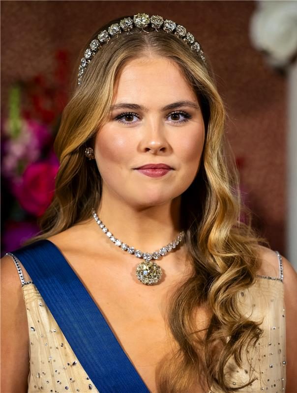 prinses-amalia-schittert-in-diamanten-tijdens-staatsbezoek-uit-finland-376359