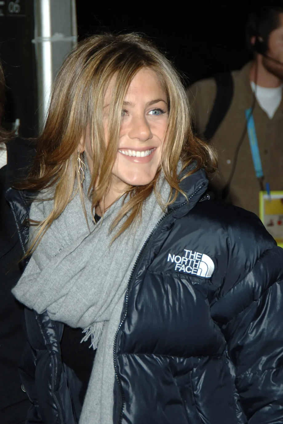 volgens-jennifer-aniston-is-deze-winterjas-een-echte-favoriet-374752