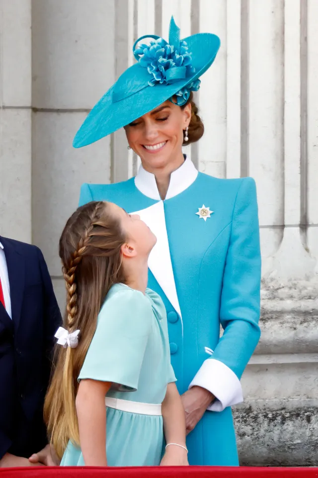 Kate Middleton in turquoise blauwe jurk
