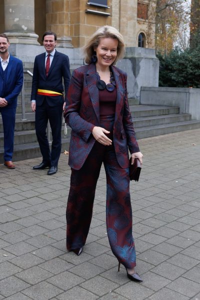 koningin-mathilde-kiest-voor-deze-belgische-ontwerpers-tijdens-museumbezoek-378272