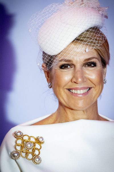 koningin-maxima-laat-nu-al-zien-hoe-je-de-controversiele-kleur-van-het-jaar-cloud-dancer-draagt-377444