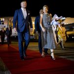 Koningin Máxima draagt outfit met grafische print in Suriname